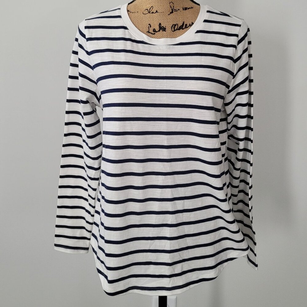 ***NWT Old Navy Women's Everywear Stripe Crew Neck T-Shirt White with Blue …***